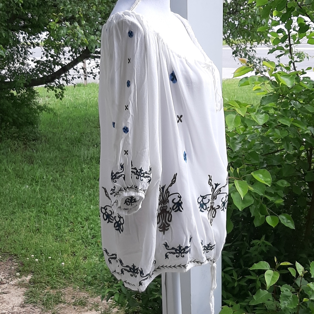🆕️ Boho Embroidery Blouse - Picture 9 of 11
